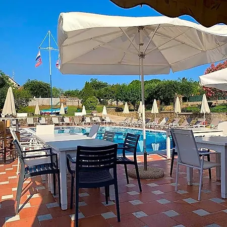 Marietta's By Konnect, Corfu Отель Гоувия